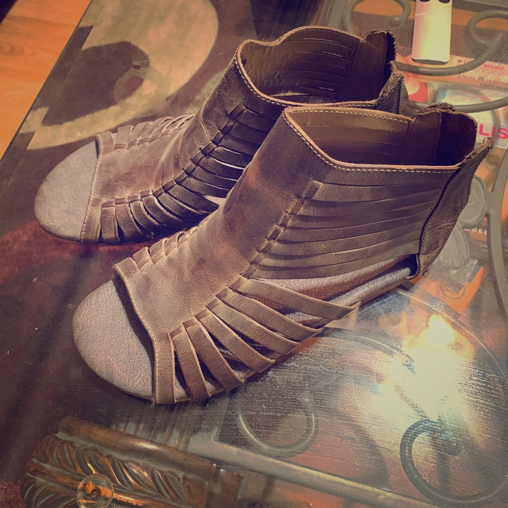 Roan Sandals